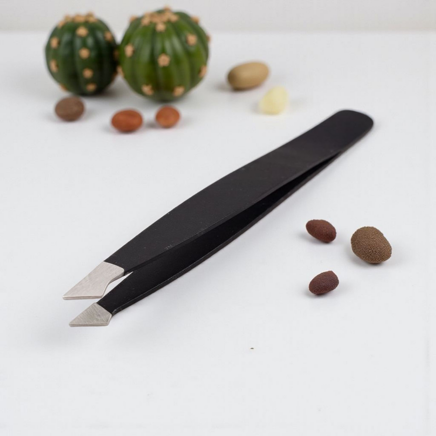 iB Tweezer Slanted Point Black