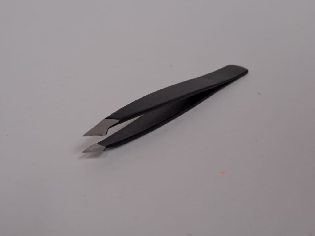 iB Tweezer Slanted Point Black
