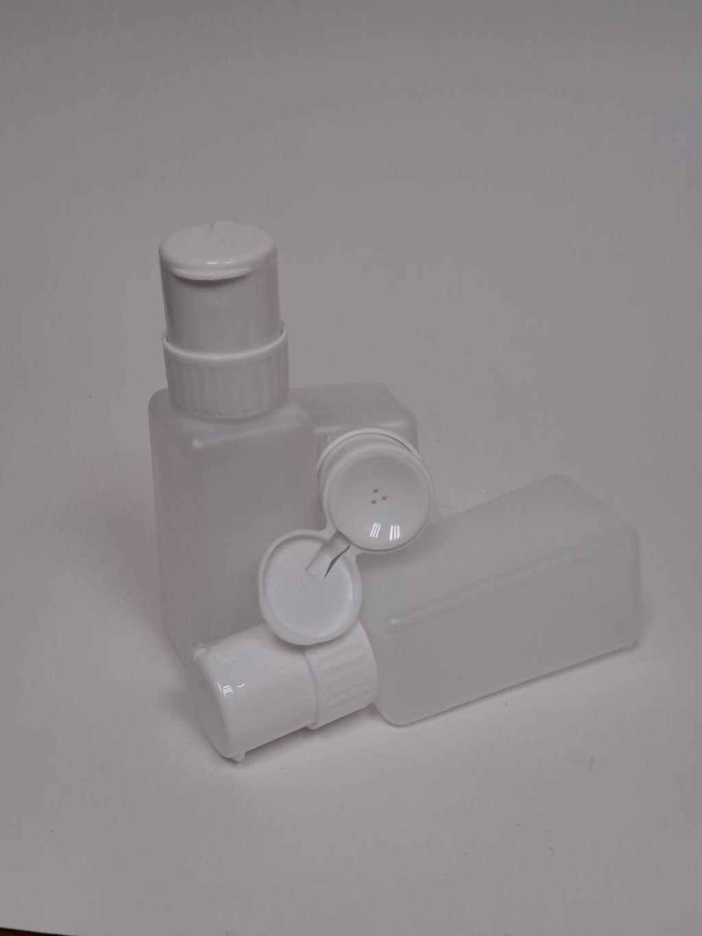 Menda Pump White