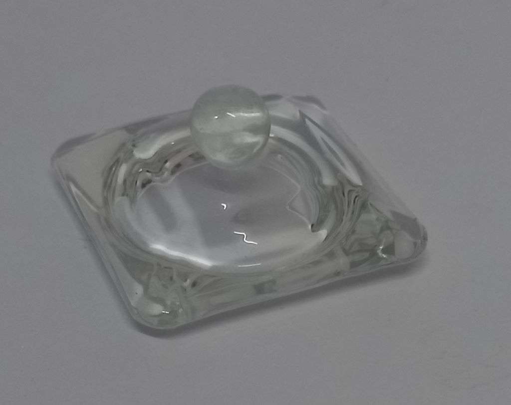 Square monomer glass with lid